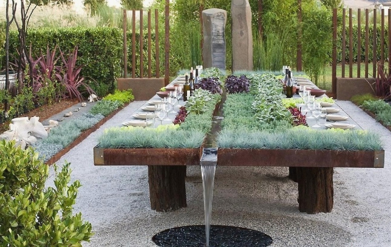 starkmartell: sixpenceee:  Irrigated garden dining table. From here  This is absolutely