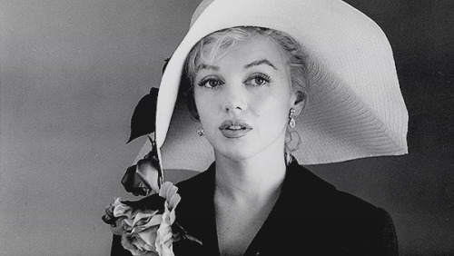 ourmarilynmonroe:  Marilyn Monroe photographed by Carl Perutz, 1958.