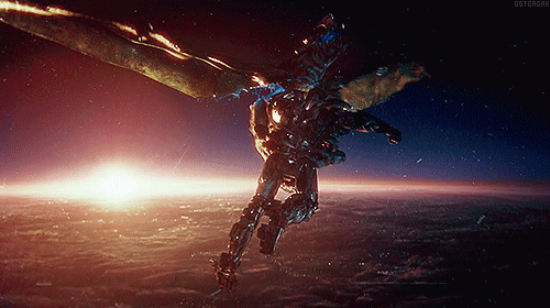 stegosnoreus:“Del Toro insisted the Jaegers be characters in and of themselves, not simply giant ver