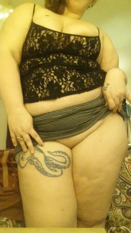 marleythefetishmodel:Lace/thighs/pussy