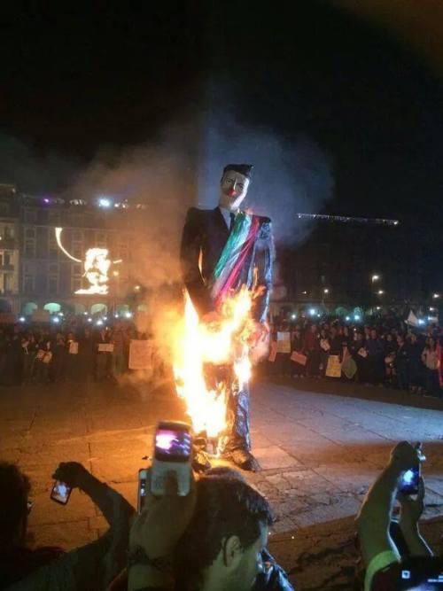 anotheraf:  This is my country, we had enough.  “Mexicanos al grito de guerra…”