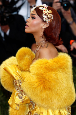 hellyeahrihannafenty:   Rihanna attends the
