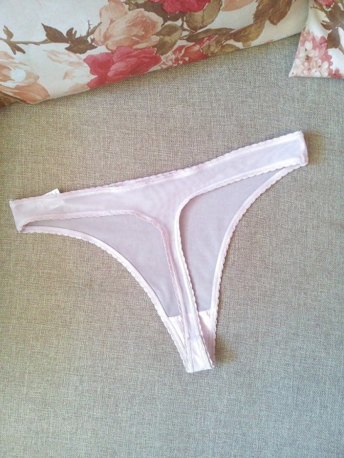 celanadalamwanitaxxx: Three thongs and a matching polka dot bra and knickers set, for when there’s g