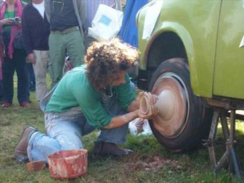 srirachaslut:  pottery hardstyle  