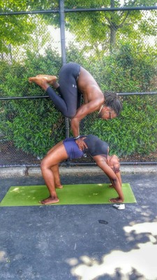 hawaiiianbarbie:  whitegirlsaintshit:  iamjacofalltrades:  Some GREAT AcroYoga sessions with my gyal Sandy! Tons of fun with this Kween   Somebody… Anybody…  THE GIRL LOOKIN AT EM IN THE BACK😂😂😂😂