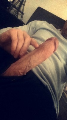 pourlefun:  Come play with daddy ;) 18+  Snapchat &amp; Kik: pourlefun92