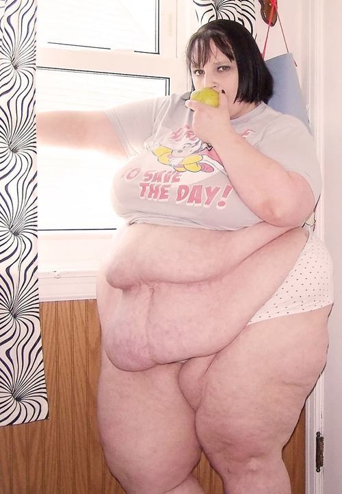 amobbw-ssbbw:  Apple 