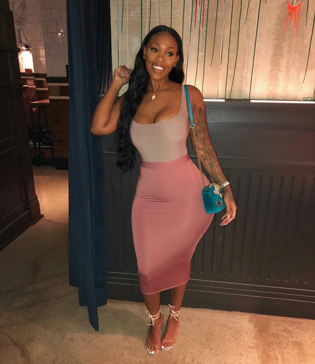 dresssexy4me:  https://www.instagram.com/p/BgWwBlIhAhn/