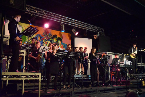 HOUSE BAND