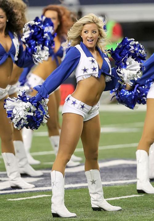 epicfemales:  Cowboys!  Why I would move to TX. ;)