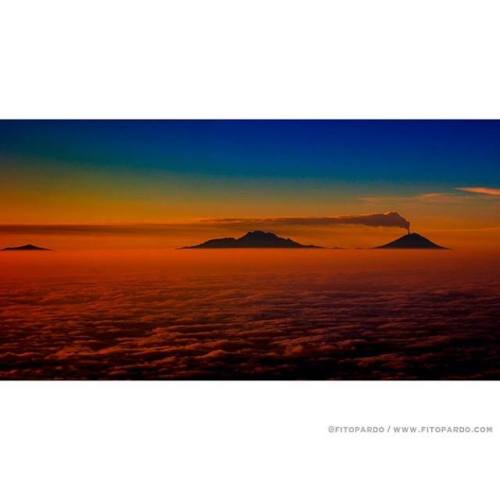 Popocatepetl sunsetTaken by an avid photographer and airline pilot in the course of his duties, we p