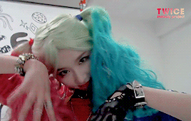 chaenqs:  “is harley quinn a zombie?” -sana quinn 