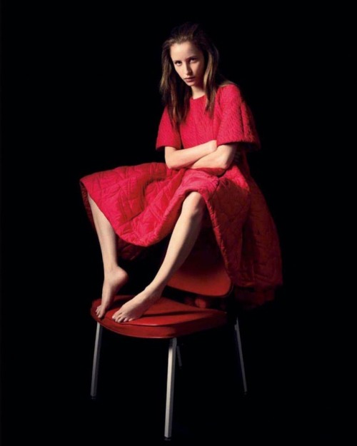 karencollinsphoto:Red girl. #tbt #glamour #gemrafouli styled by #roxannedanst makeup #cyndlekomarovs