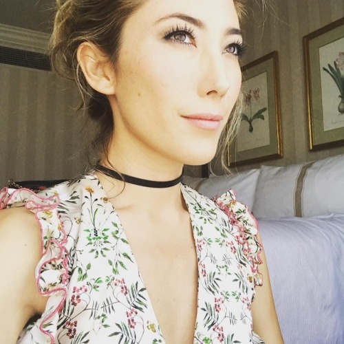 dichenlachmandaily: dichenlachman: Choker or no choker? Might be one thing too many. First night out