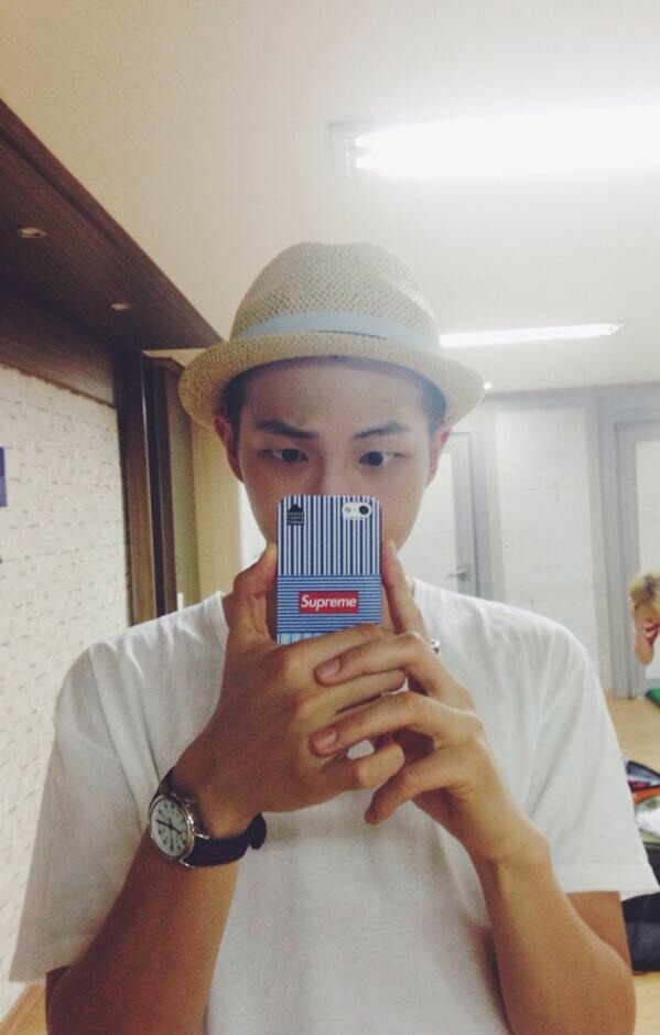Namjoon + mirror selfies 💗💐  Kim namjoon, Namjoon, Rap monster