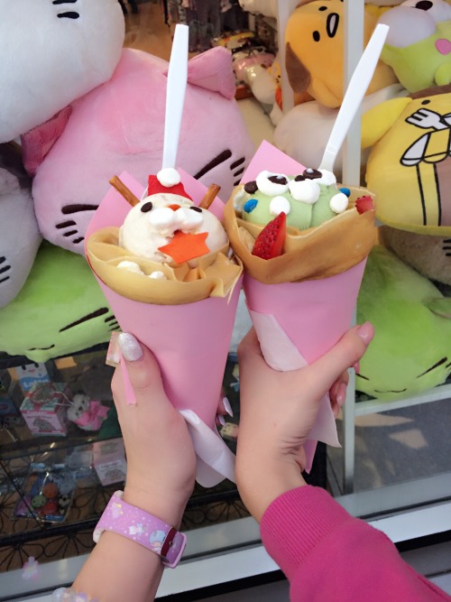 jiirachie: got crêpes at SF japantown! i always love the cute lil faces they make with the ice cream