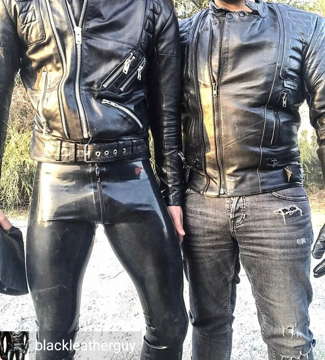 avakrubber:To see more hot guys: http://avakrubber.tumblr.com/archive