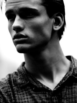 randomh3at:  Simon Nessman If you are curious…http://randomh3at.tumblr.com/