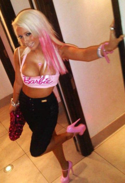 sluttydruggie:  Love the pink hair! But her top is too big ;-) 