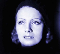 bellalagosa:Greta Garbo, “The Kiss”