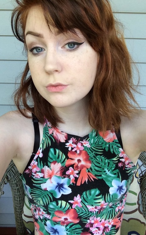 churchofgay:a wasp was trying to attack me as i took these :–/