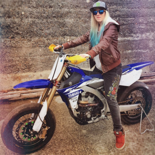 Happy #supermotosaturday with the beautiful & badass @misshaby  #motocrossbabes