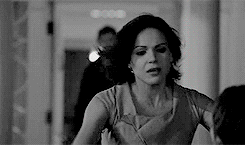 reginamllls:She doesn’t love me. She only pretends to.