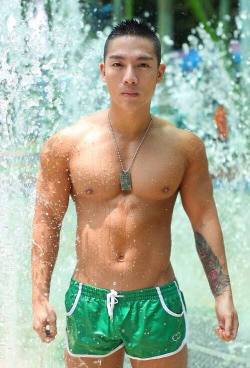 evianguy:  Hawt Asian Stud! 