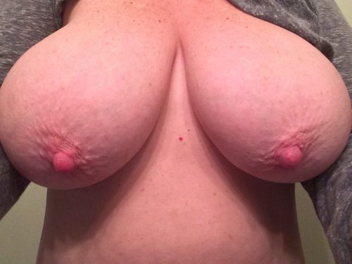 itsexyrandom: Pink nipples