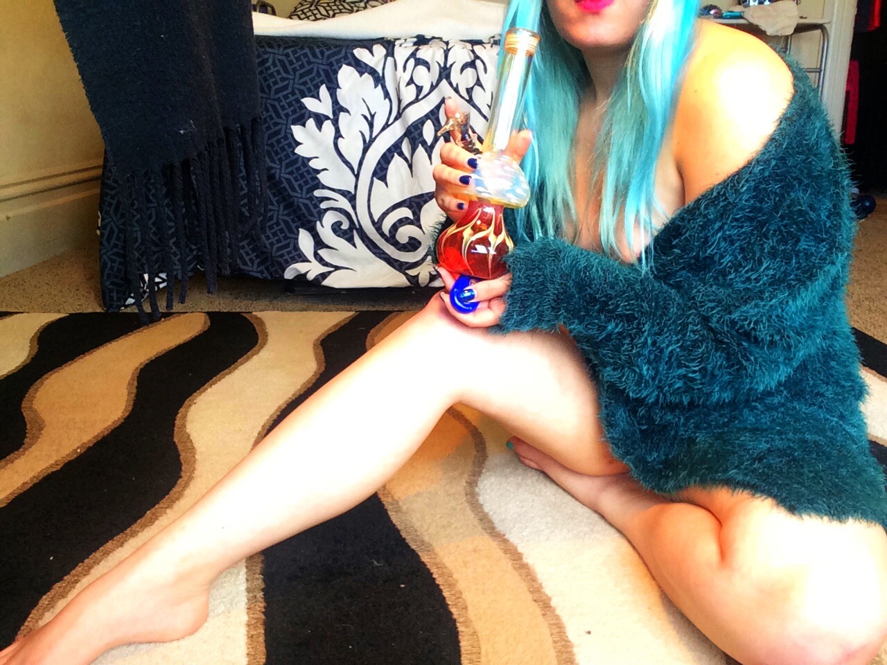 hafprincess:  Becoming a nudist stoner, who wants to join me? ☺️
