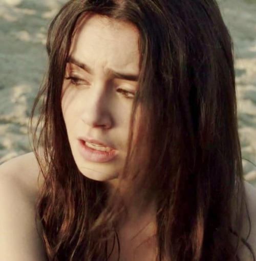 Lily Collins as Samantha Borgens in Stuck in Love 
