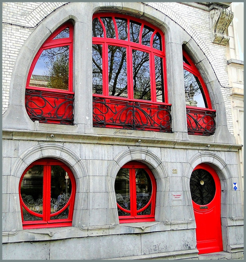 artdecoandartnouveau:Art Nouveau houses in Antwerp 1 (by jackfre2)This Art Nouveau house designed by