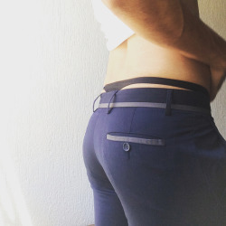 cronicasentanga:  Solo tres me quedaron 😐 y los demás no me suben 😁 #nalgas #booty #thong #tanga #joesnyderthong #thong #undies #underwear #menthong #malethong #meninthong