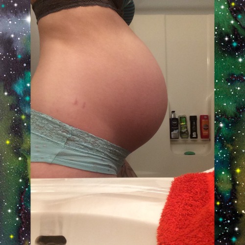 moonh0bbitmama:  7 weeks and 5 days (OR LESS) to go!! I’m so impatient and tonight I’m r