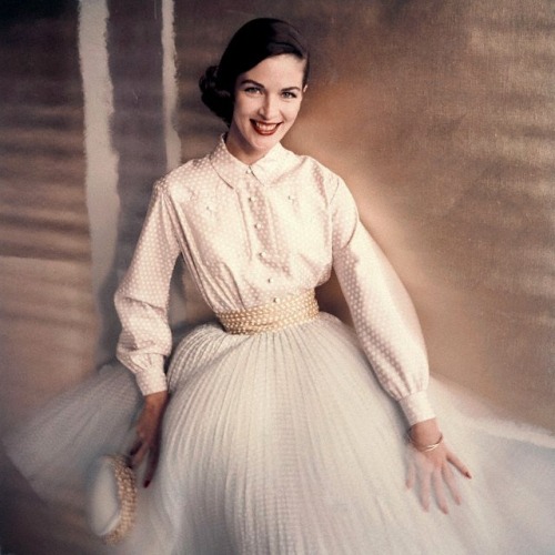 theniftyfifties:  Model in a dress with yellow dotted cummerbund by Brigance of Sportsmaker, January 1955. Photo by Leombruno-Bodi.