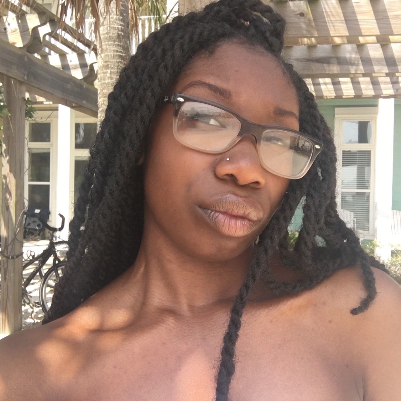 haitibabyyyyy:  thineprettythoughts:  BLACKOUT feat. me and the nose ring I cried