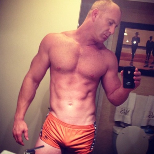 freeballinglbc:  FreeballingLBC@gmail.com<p> KIK: FreeballingLBC (submissions only)<p> Twitter: Freeballinglbc