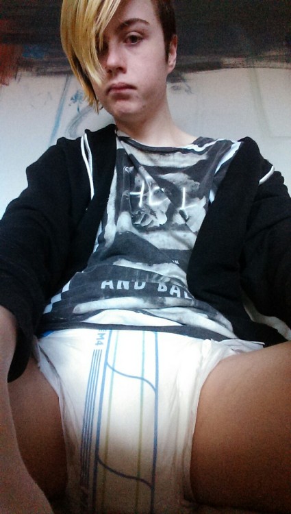 kinky-adny:  i’m not wet, i swear! 