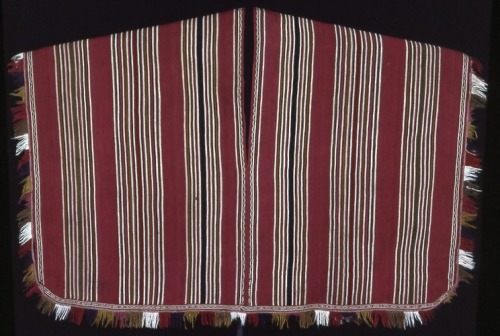 Poncho, Aymara, 1850, Art Institute of Chicago: Arts of the AmericasRestricted gift of the Textile S