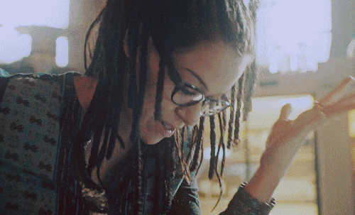 fallenandrogyne: Cosima wearing The Shirt again ↳Orphan Black 3x08 | 4x05