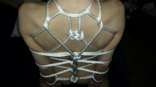 leatherlacedbass:  noxwelloftheshire:  those knots are literal art  Thank u very much :)