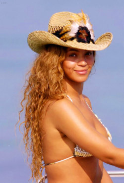 thefinestbitches:  Beyonce Knowles 