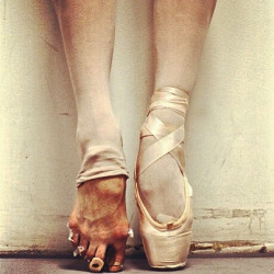 balanceandperfection:  The pain of ballet is covered up by the beauty of it.  yup.