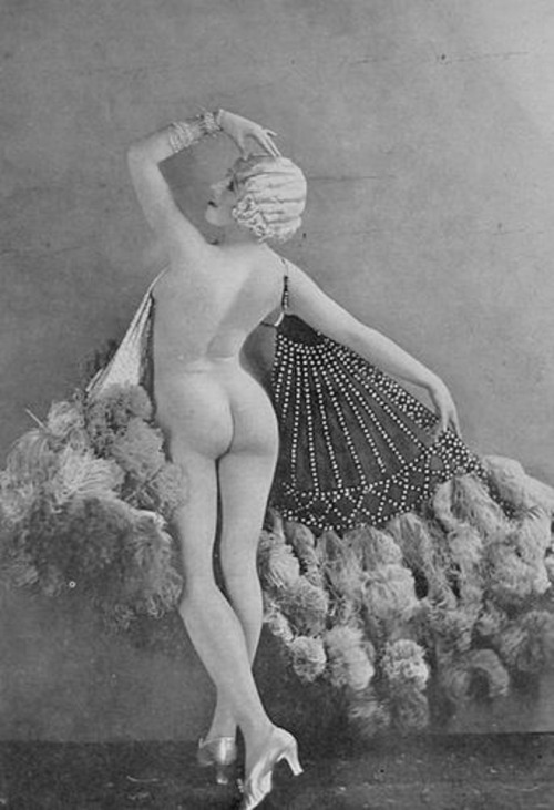 greatgdean:  French nude Bergere Follies dancer Paris casino 1920’s-ebay 