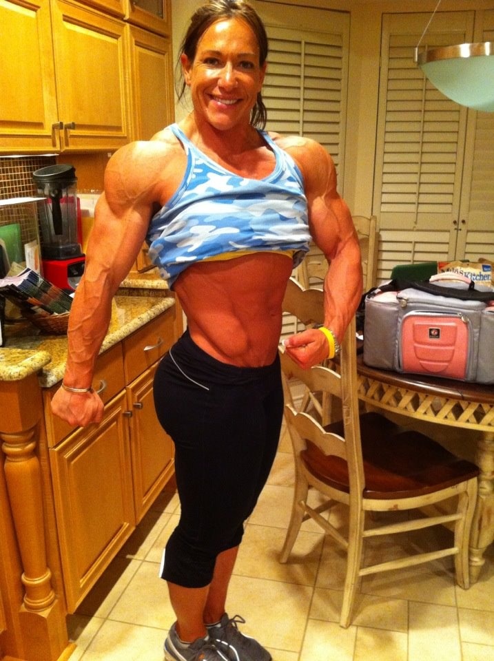 aworldofmuscle:  Sarah Hayes from USA