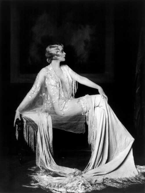 pankurios-templeovarts: Shots taken by Alfred Cheney Johnston (1885-1971). Famous for his photos tak