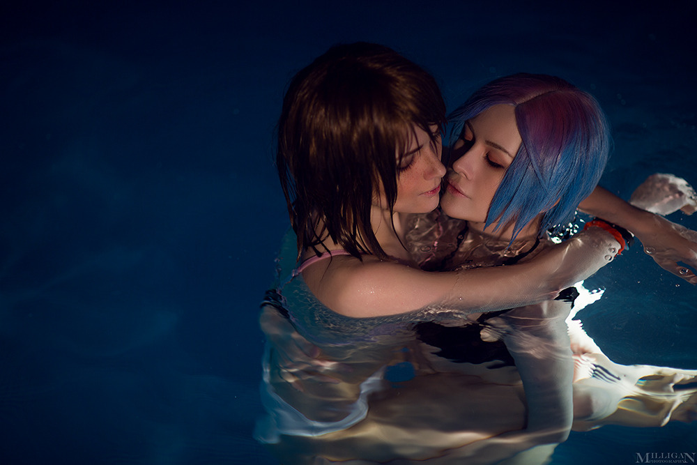   Life is Strange Why look, an otter in my water!  Torie as ChloeAnn as Maxphoto,