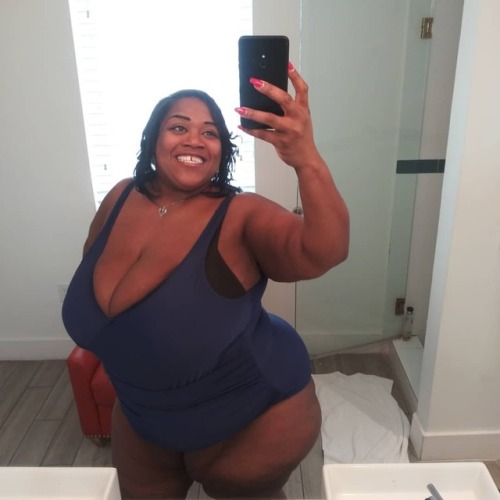 Sports Illustrated Swimsuit Edition ain’t got shit on me! #bbwlovelylady #kerrikushions #bbwgi