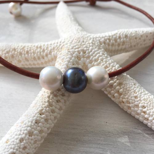 Leather and pearls #etsyhandmade #handmadejewelry #leather #pearl #pearlnecklace #jewelry #freshwate