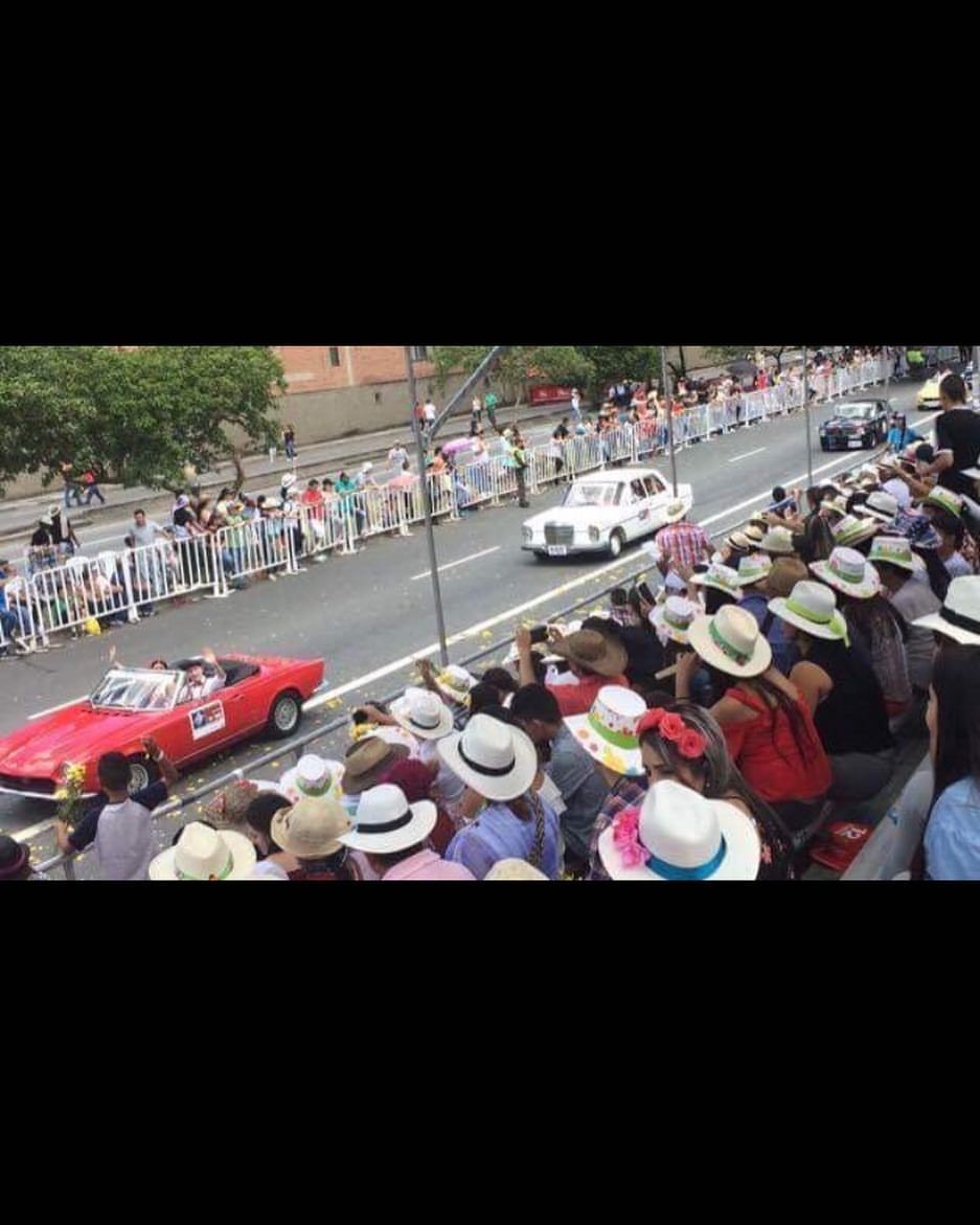 #desfiledecarrosantiguos #desfiledecarrosclasicosyantiguos #medellin